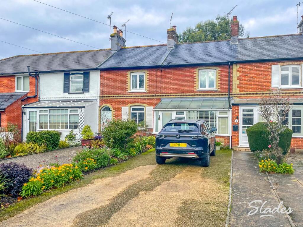 2 bed Cottage for rent in Winkton. From Slades Estate Agents - Southbourne
