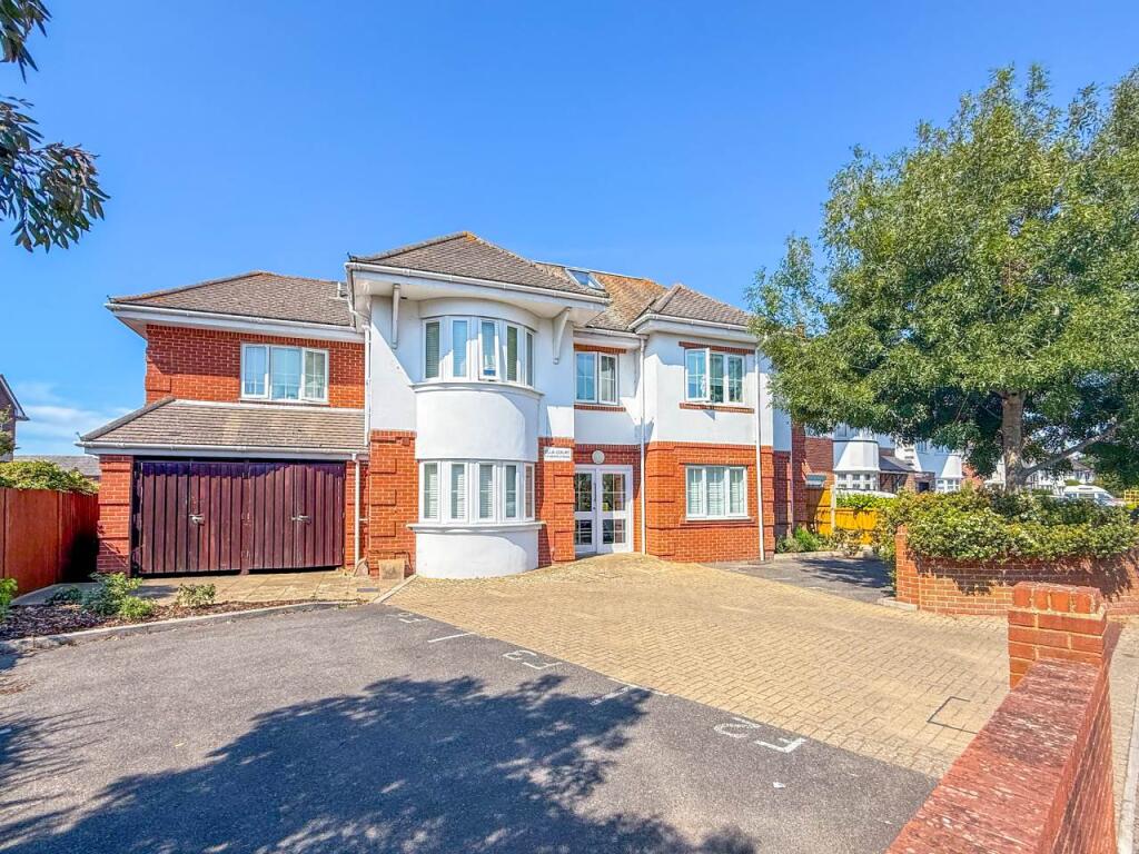 2 bed 1st Floor Flat for rent in Winkton. From Slades Estate Agents - Southbourne 2 bed 1st Floor Flat for rent in Winkton. From Slades Estate Agents - Southbourne