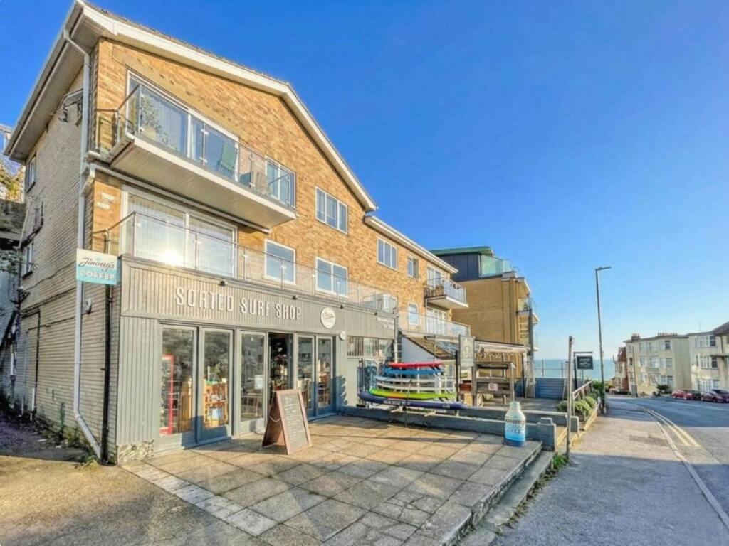 2 bed Apartment for rent in Bournemouth. From Slades Estate Agents - Southbourne 2 bed Apartment for rent in Bournemouth. From Slades Estate Agents - Southbourne