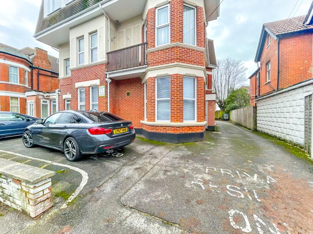 2 bed 1st Floor Flat for rent in Bournemouth. From Slades Estate Agents - Southbourne