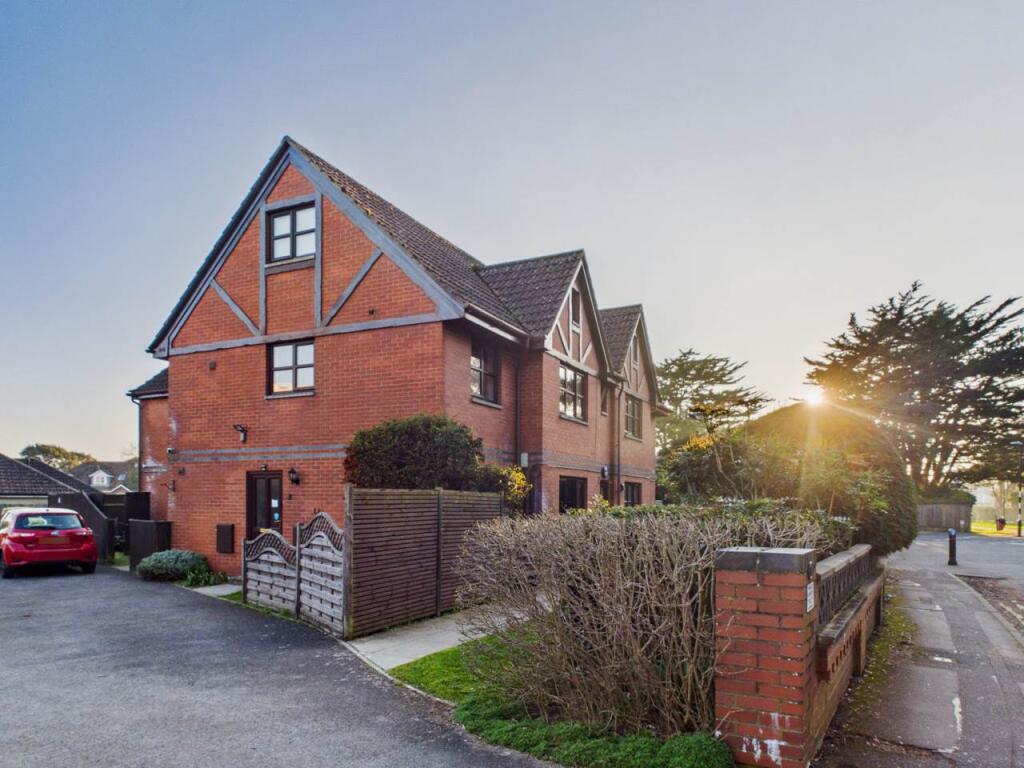 1 bed Apartment for rent in Winkton. From Slades Estate Agents - Southbourne 1 bed Apartment for rent in Winkton. From Slades Estate Agents - Southbourne