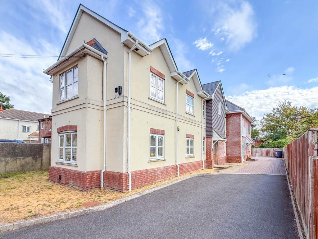 2 bed Apartment for rent in Winkton. From Slades Estate Agents - Southbourne