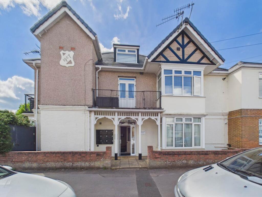 1 bed 1st Floor Flat for rent in Bournemouth. From Slades Estate Agents - Southbourne 1 bed 1st Floor Flat for rent in Bournemouth. From Slades Estate Agents - Southbourne