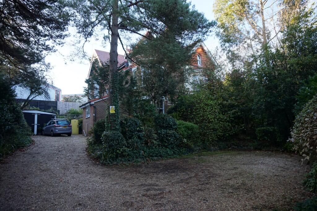 4 bed Studio for rent in Bournemouth. From Southcoast Property (Dorset & Hampshire) Ltd - Westbourne