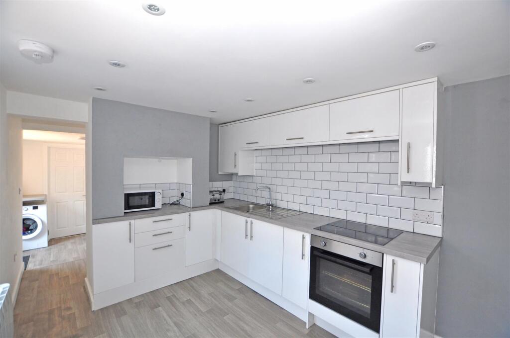 2 bed 1st Floor Flat for rent in Hailsham. From Stevens & Carter - Hailsham