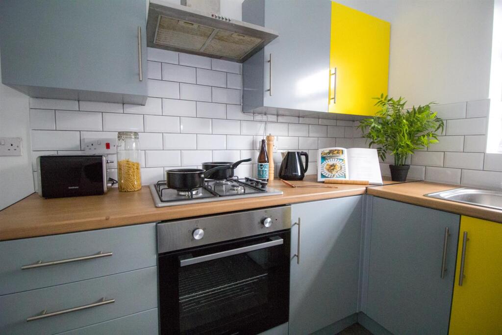 4 bed Mid Terraced House for rent in Sheffield. From The Lettings Boutique - Sheffield 4 bed Mid Terraced House for rent in Sheffield. From The Lettings Boutique - Sheffield