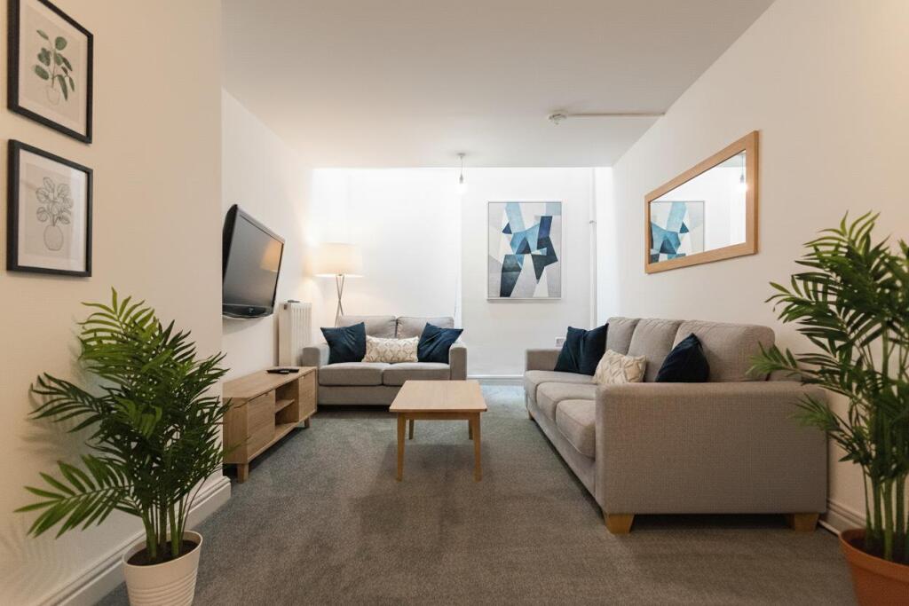 4 bed 1st Floor Flat for rent in Sheffield. From The Lettings Boutique - Sheffield 4 bed 1st Floor Flat for rent in Sheffield. From The Lettings Boutique - Sheffield