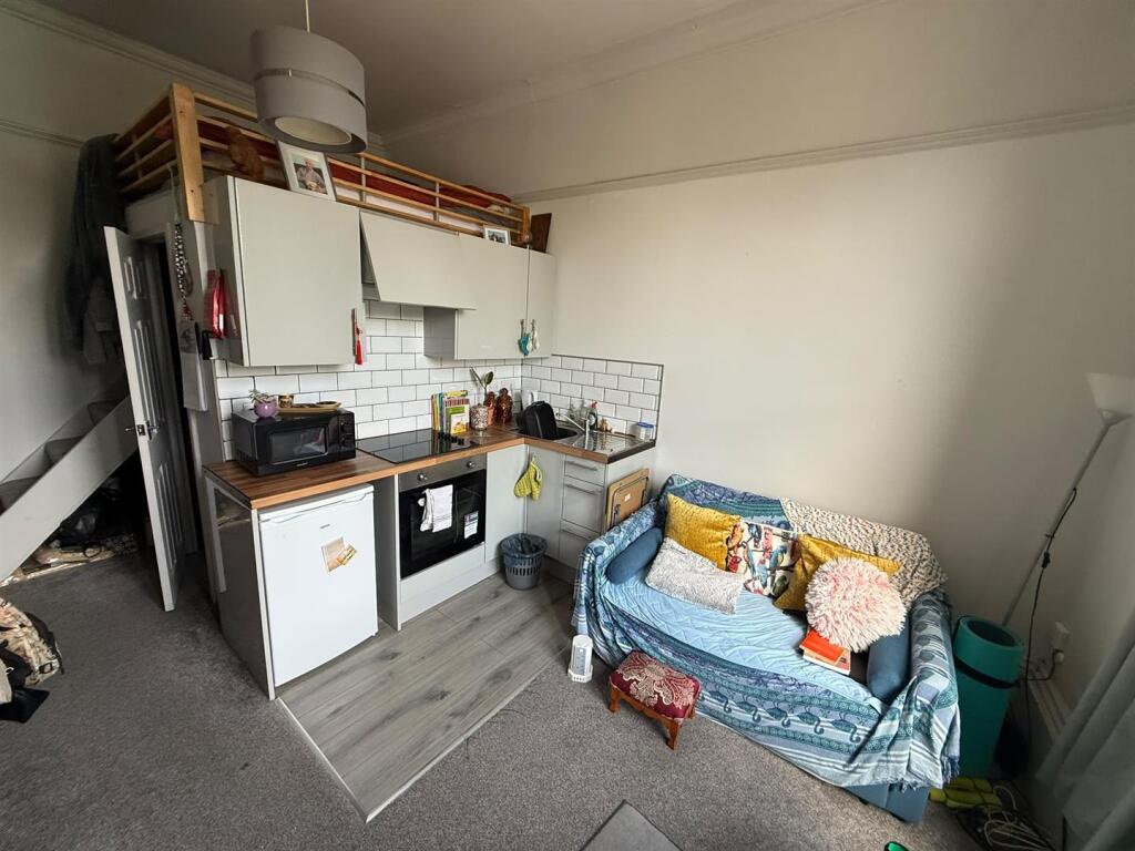 4 bed Studio for rent in Sheffield. From The Lettings Boutique - Sheffield 4 bed Studio for rent in Sheffield. From The Lettings Boutique - Sheffield