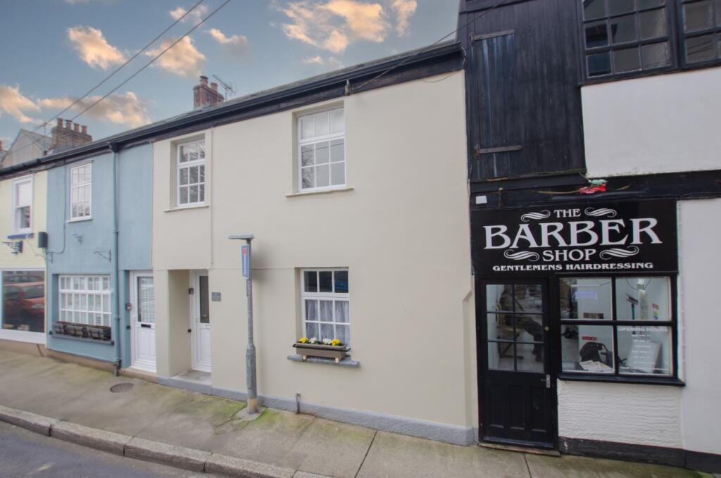 3 bed Mid Terraced House for rent in Lostwithiel. From The Property Shop - Bodmin 3 bed Mid Terraced House for rent in Lostwithiel. From The Property Shop - Bodmin