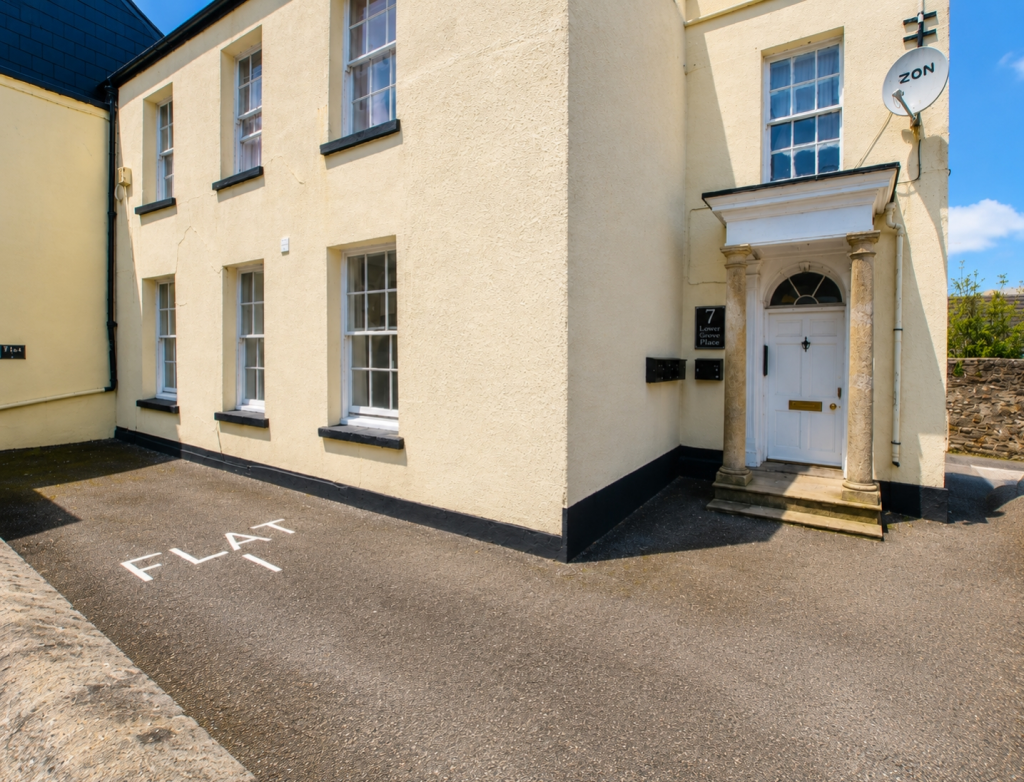2 bed 1st Floor Flat for rent in Bodmin. From The Property Shop - Bodmin