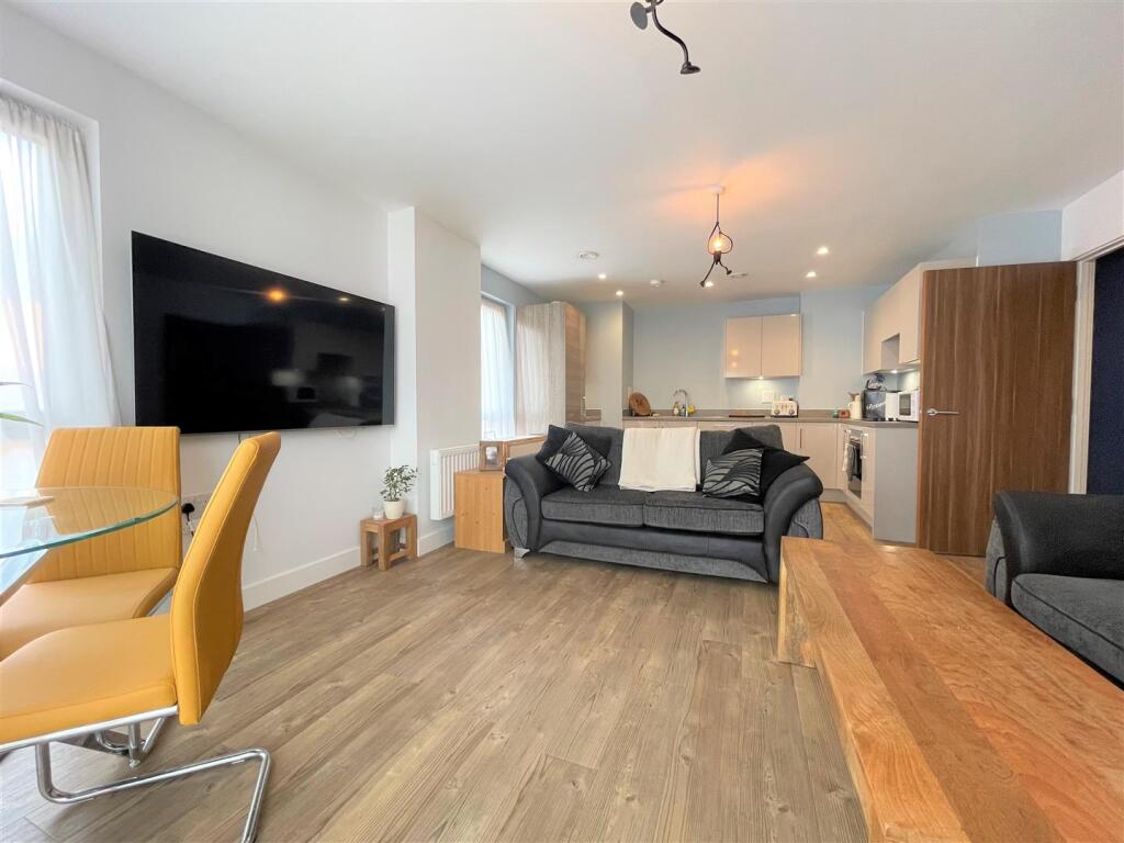 1 bed 1st Floor Flat for rent in Brighton and Hove. From The Property Shop - Brighton