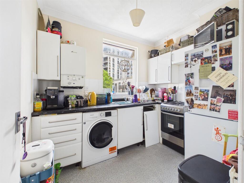2 bed 1st Floor Flat for rent in Brighton and Hove. From The Property Shop - Brighton