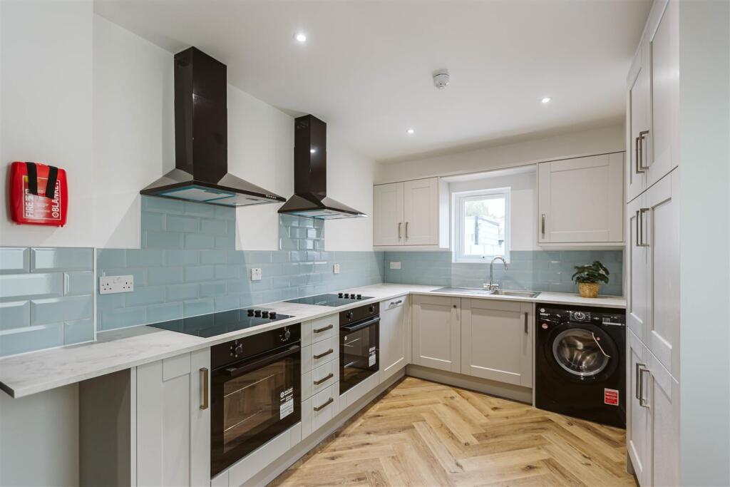 6 bed Mid Terraced House for rent in Bristol. From Front Door Lettings Ltd - Bristol 6 bed Mid Terraced House for rent in Bristol. From Front Door Lettings Ltd - Bristol
