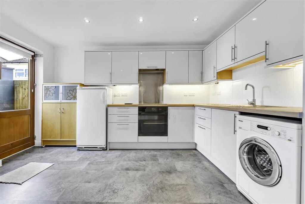 5 bed Detached for rent in Bristol. From Front Door Lettings Ltd - Bristol 5 bed Detached for rent in Bristol. From Front Door Lettings Ltd - Bristol