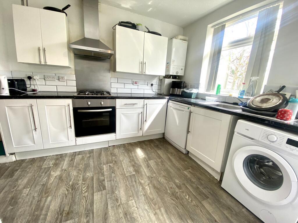 3 bed Mid Terraced House for rent in Bristol. From Front Door Lettings Ltd - Bristol 3 bed Mid Terraced House for rent in Bristol. From Front Door Lettings Ltd - Bristol