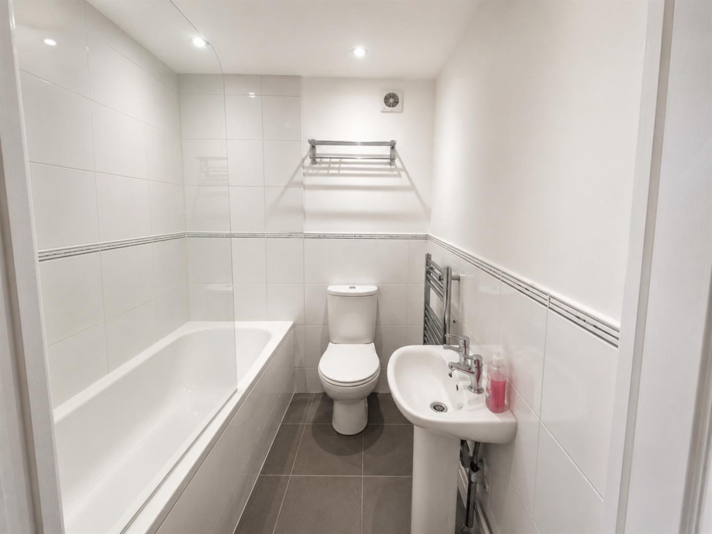 2 bed 1st Floor Flat for rent in Cribbs Causeway. From Front Door Lettings Ltd - Bristol 2 bed 1st Floor Flat for rent in Cribbs Causeway. From Front Door Lettings Ltd - Bristol