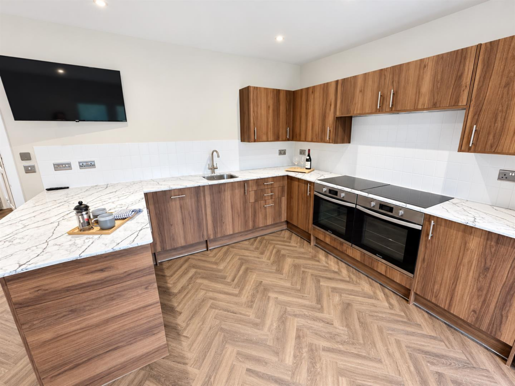 7 bed Mid Terraced House for rent in Bristol. From Front Door Lettings Ltd - Bristol 7 bed Mid Terraced House for rent in Bristol. From Front Door Lettings Ltd - Bristol