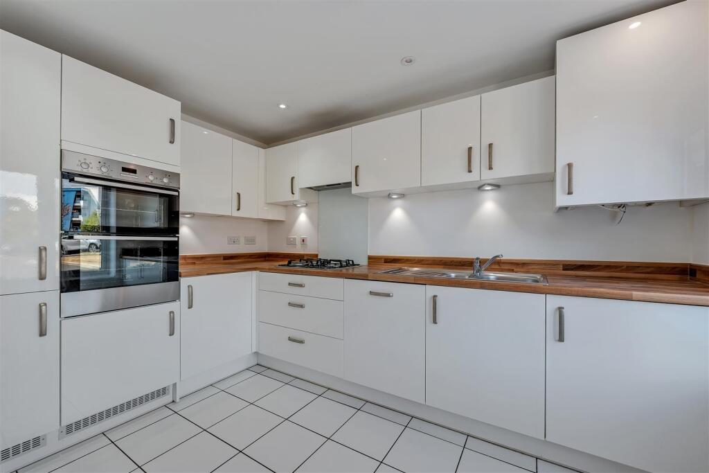 4 bed Semi Detached for rent in Bristol. From Front Door Lettings Ltd - Bristol