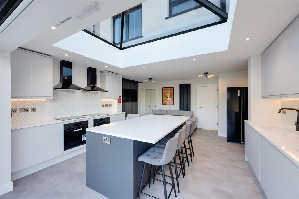 8 bed Detached for rent in Bristol. From Front Door Lettings Ltd - Bristol 8 bed Detached for rent in Bristol. From Front Door Lettings Ltd - Bristol