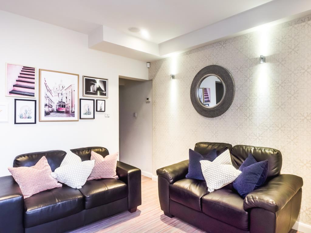 4 bed Mid Terraced House for rent in Stoke. From Student Cribs