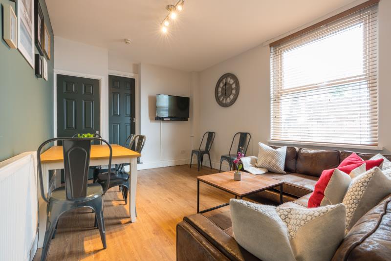 7 bed Mid Terraced House for rent in Cardiff. From Student Cribs