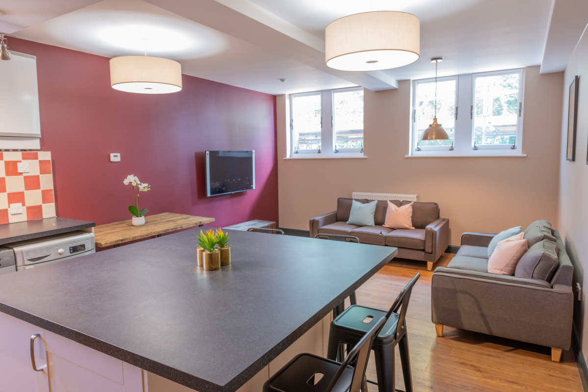 5 bed Block for rent in Exeter. From Student Cribs