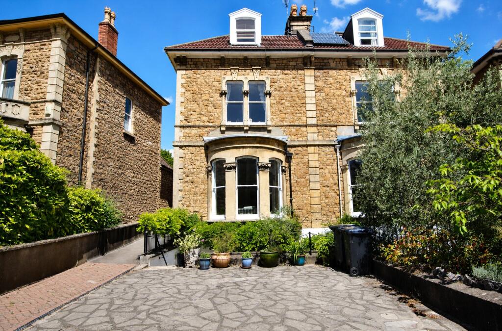 1 bed Apartment for rent in Leigh Woods. From Howard - Bristol