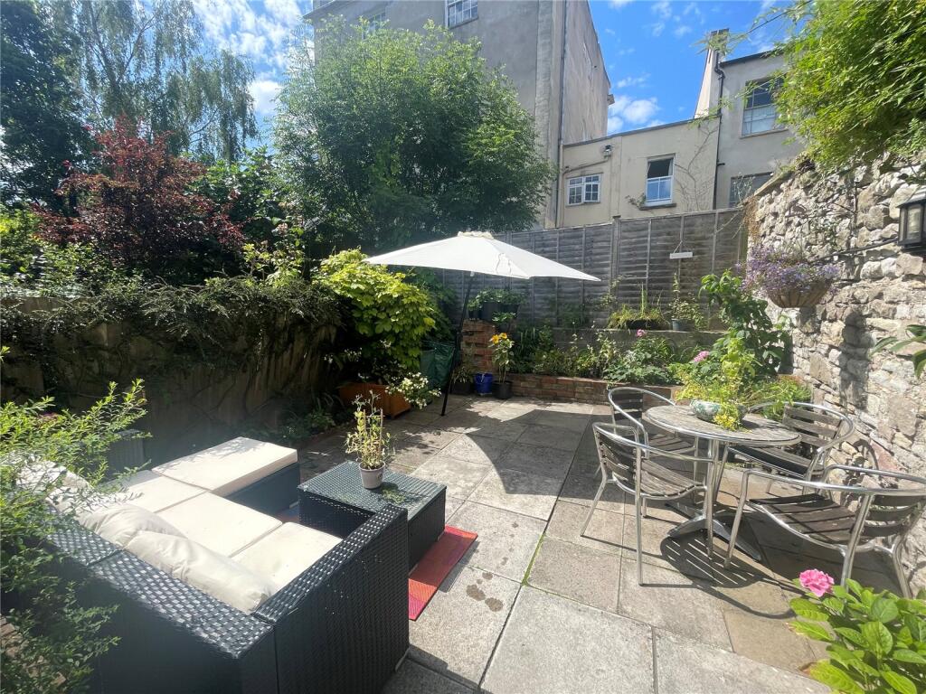 4 bed Mid Terraced House for rent in Bristol. From Howard - Bristol 4 bed Mid Terraced House for rent in Bristol. From Howard - Bristol