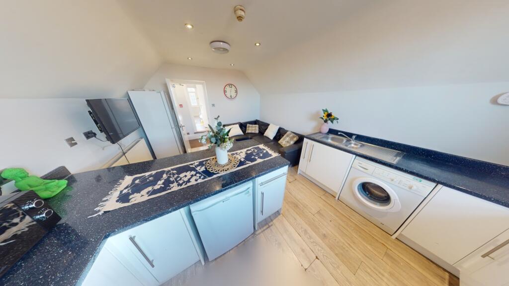 5 bed House (unspecified) for rent in Nottingham. From Oak Student Letts