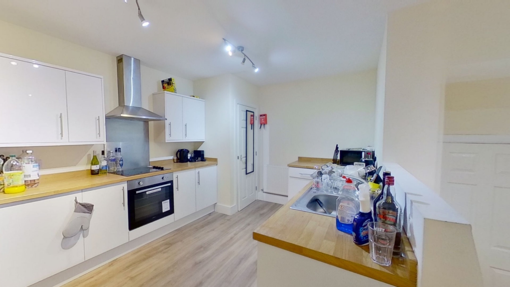 4 bed House (unspecified) for rent in Nottingham. From Oak Student Letts