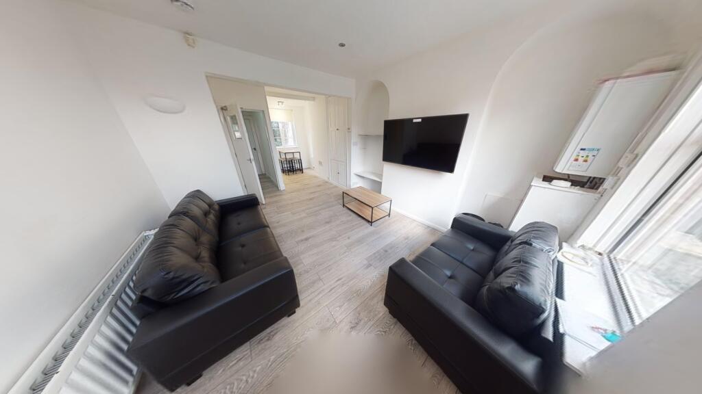 4 bed Mid Terraced House for rent in Nottingham. From Oak Student Letts