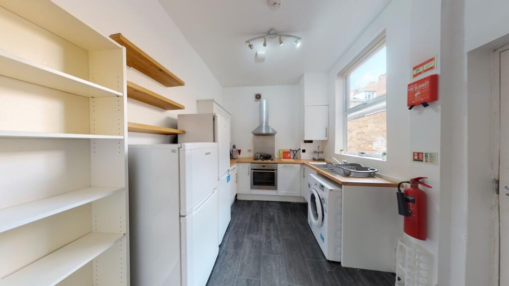 5 bed Mid Terraced House for rent in Nottingham. From Oak Student Letts