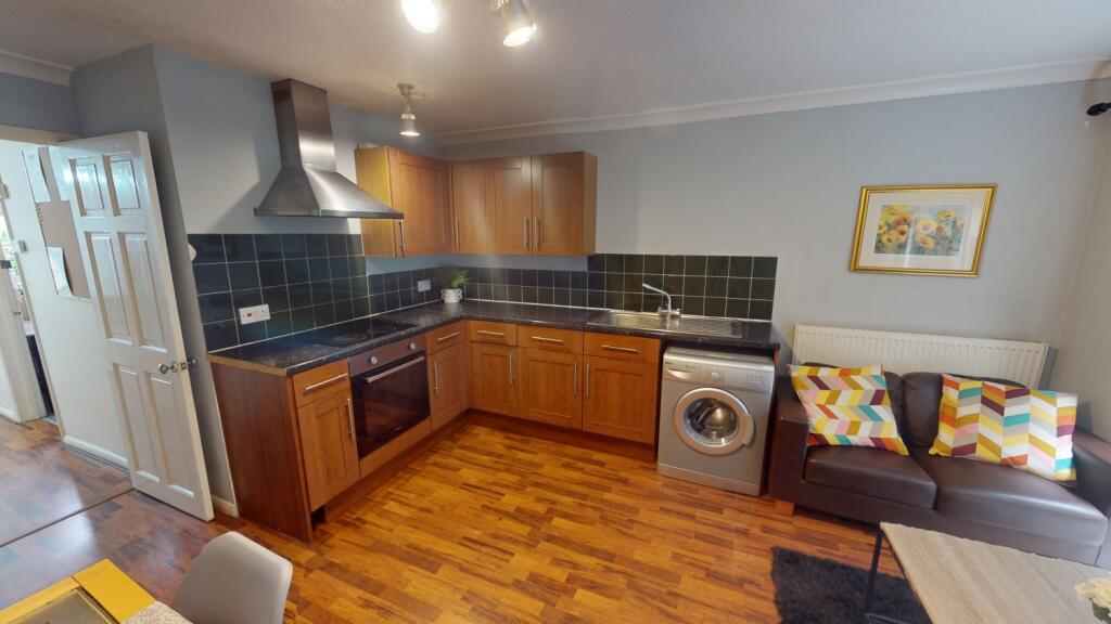 3 bed Mid Terraced House for rent in Nottingham. From Oak Student Letts
