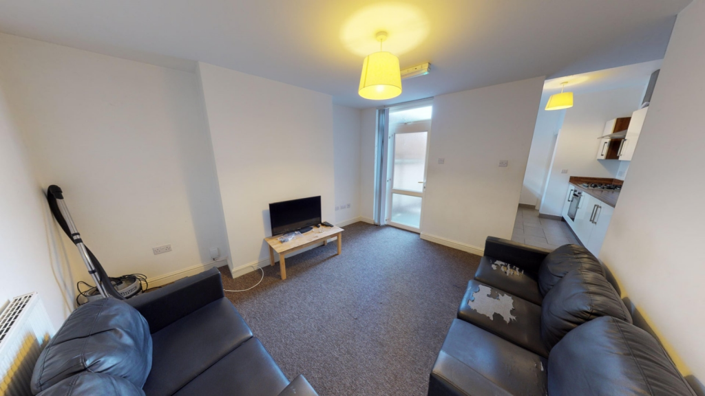 5 bed Mid Terraced House for rent in Nottingham. From Oak Student Letts