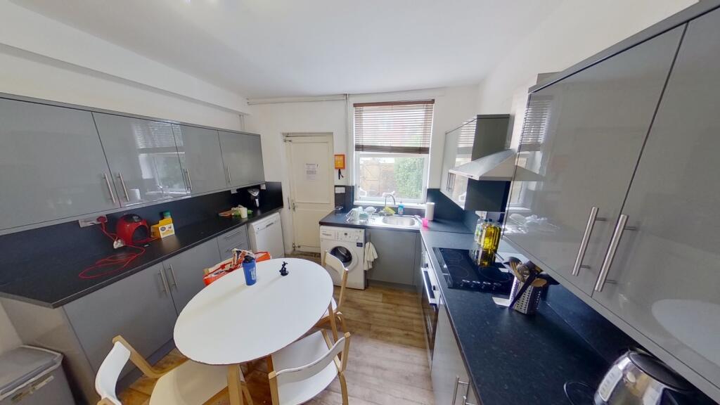4 bed Mid Terraced House for rent in Nottingham. From Oak Student Letts