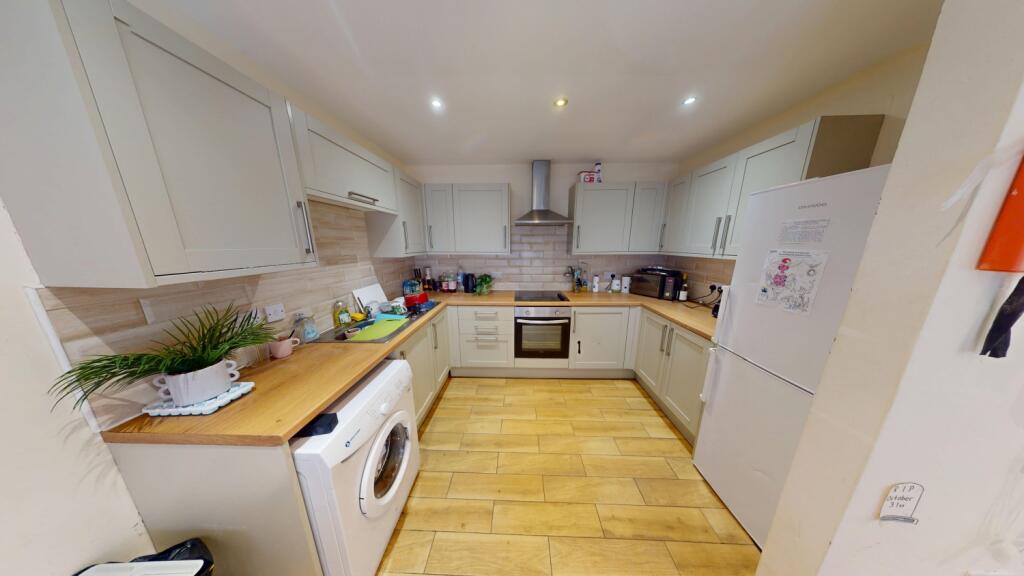 4 bed Mid Terraced House for rent in Nottingham. From Oak Student Letts 4 bed Mid Terraced House for rent in Nottingham. From Oak Student Letts