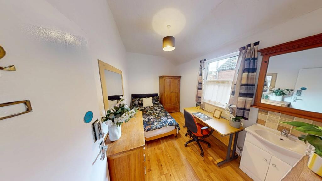 8 bed Mid Terraced House for rent in Nottingham. From Oak Student Letts