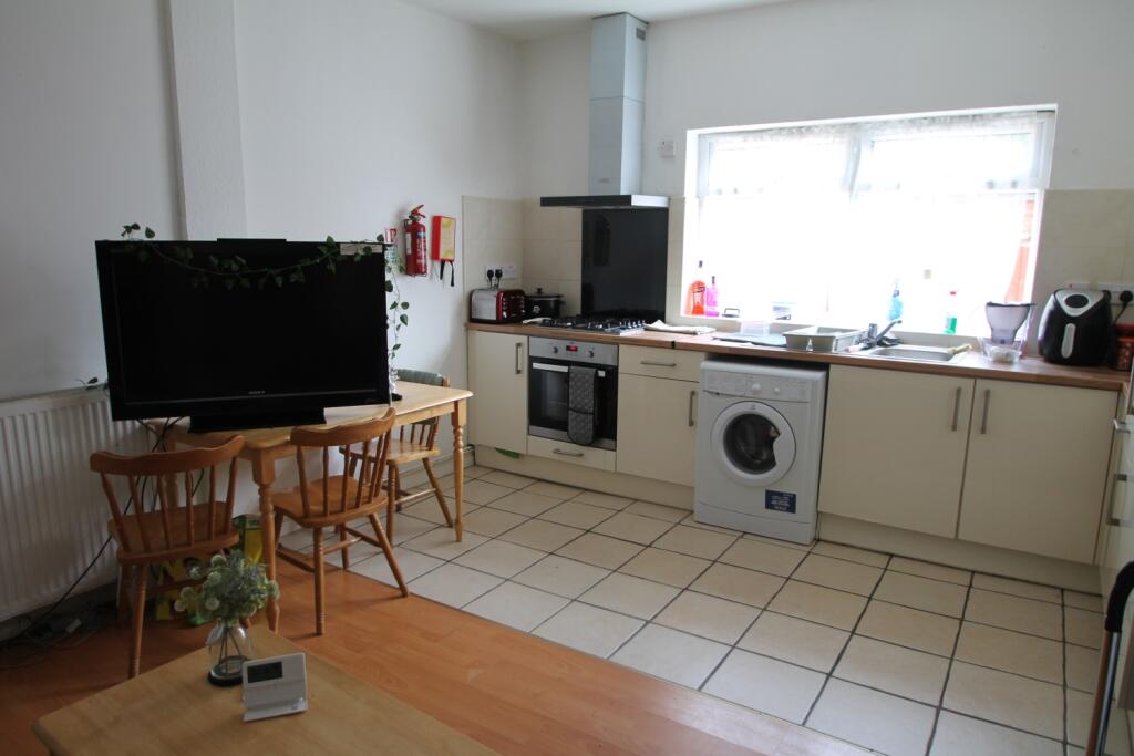 2 bed House (unspecified) for rent in Nottingham. From Oak Student Letts