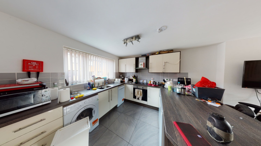 4 bed Mid Terraced House for rent in Nottingham. From Oak Student Letts 4 bed Mid Terraced House for rent in Nottingham. From Oak Student Letts