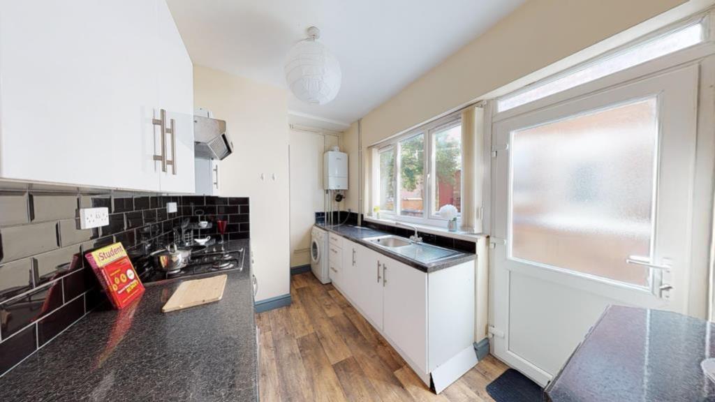 4 bed Mid Terraced House for rent in Nottingham. From Oak Student Letts