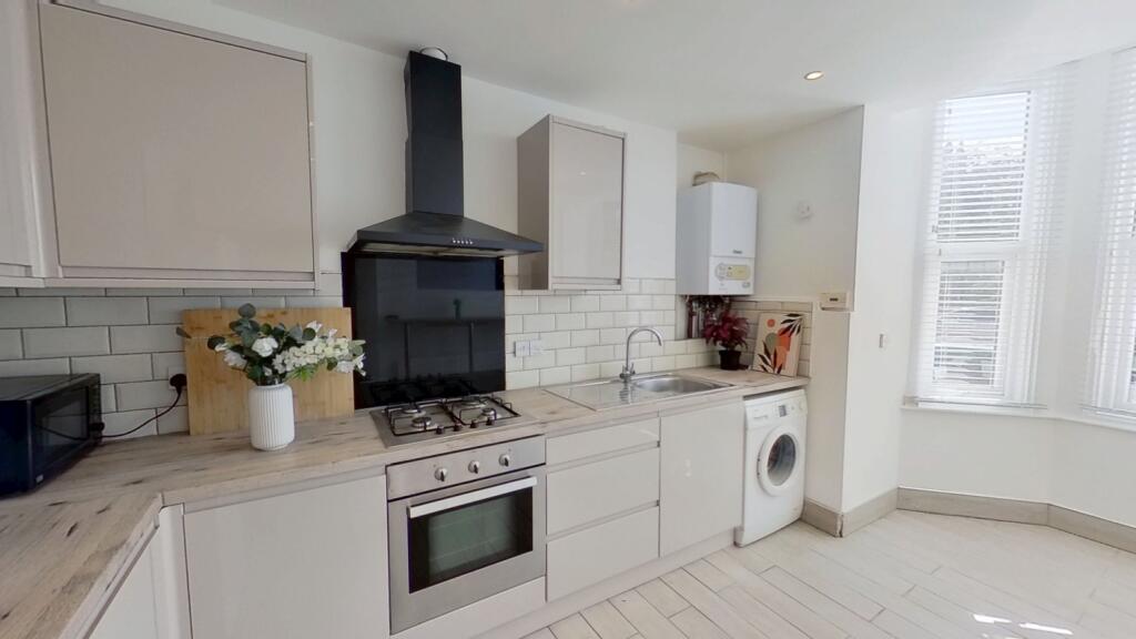 2 bed Mid Terraced House for rent in Nottingham. From Oak Student Letts