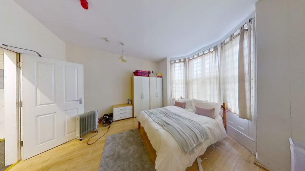 3 bed House (unspecified) for rent in Nottingham. From Oak Student Letts