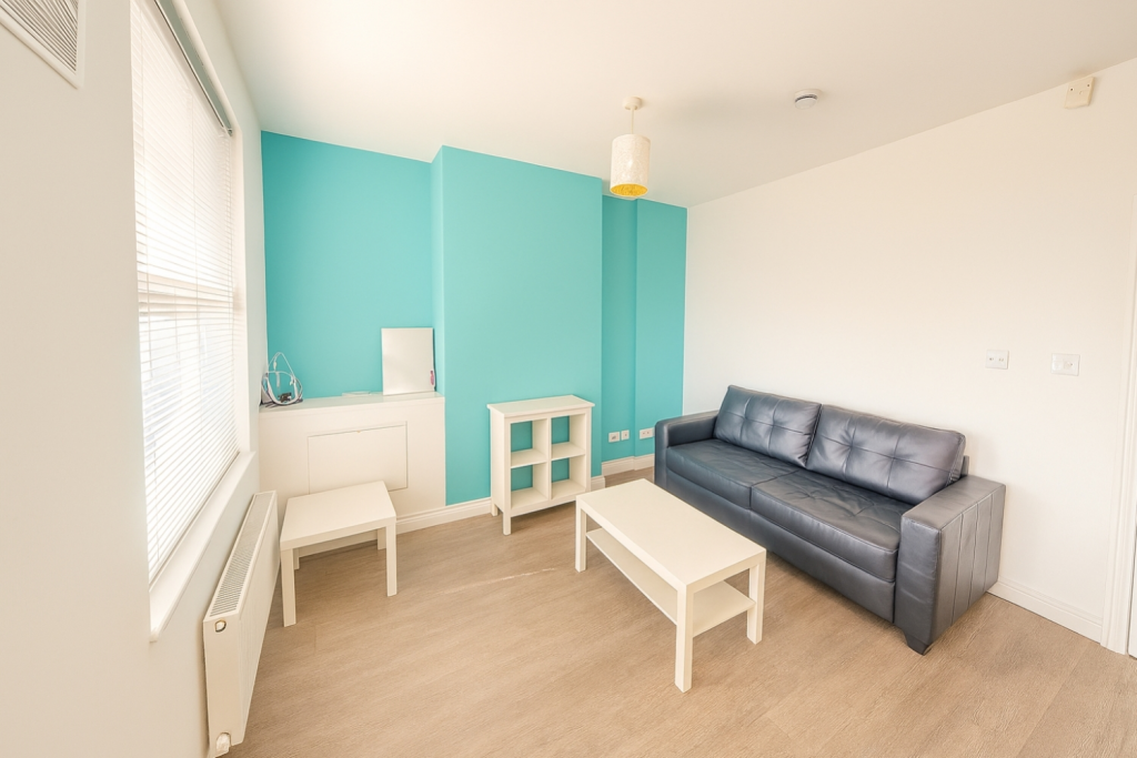 3 bed Mid Terraced House for rent in Nottingham. From Oak Student Letts
