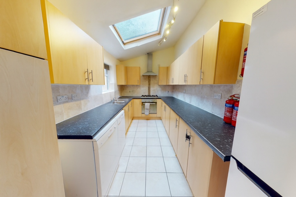 5 bed Mid Terraced House for rent in Nottingham. From Oak Student Letts 5 bed Mid Terraced House for rent in Nottingham. From Oak Student Letts