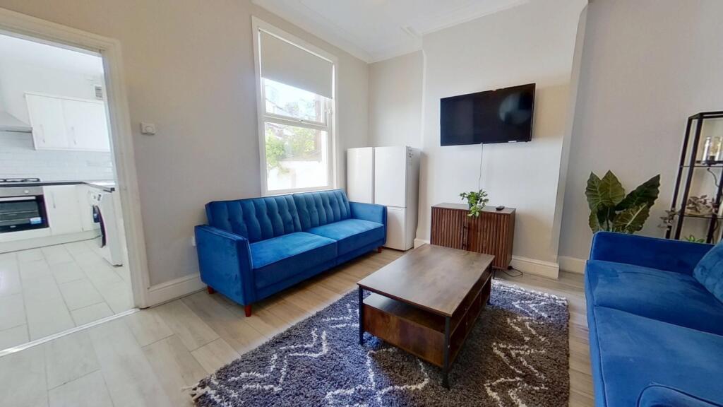 5 bed Mid Terraced House for rent in Nottingham. From Oak Student Letts