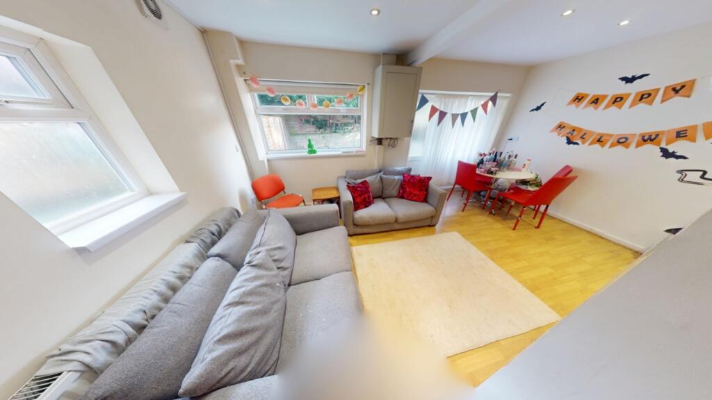 3 bed Mid Terraced House for rent in Nottingham. From Oak Student Letts 3 bed Mid Terraced House for rent in Nottingham. From Oak Student Letts