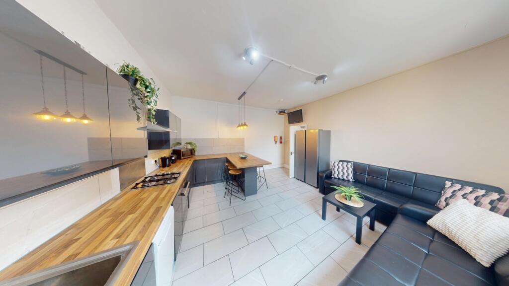 5 bed Detached for rent in Nottingham. From Oak Student Letts