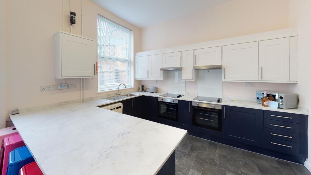 7 bed Mid Terraced House for rent in Nottingham. From Oak Student Letts 7 bed Mid Terraced House for rent in Nottingham. From Oak Student Letts