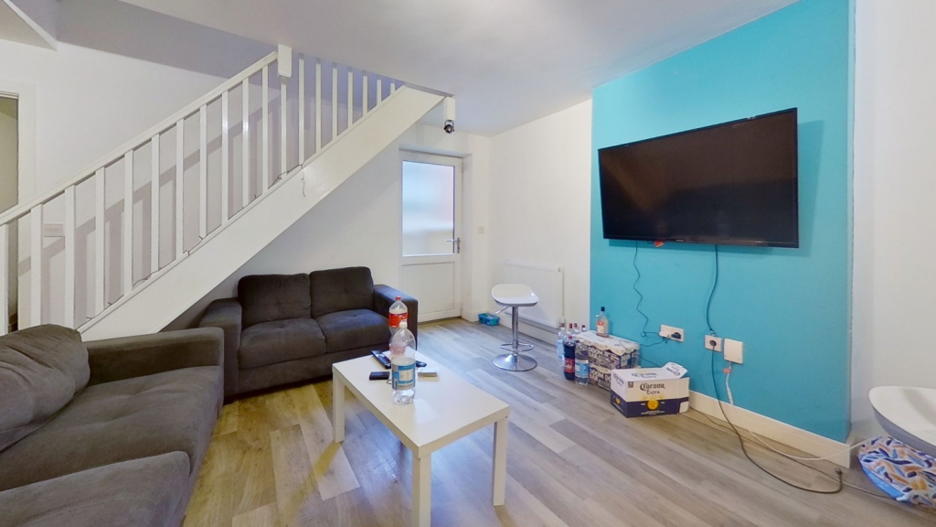 4 bed Mid Terraced House for rent in Nottingham. From Oak Student Letts 4 bed Mid Terraced House for rent in Nottingham. From Oak Student Letts
