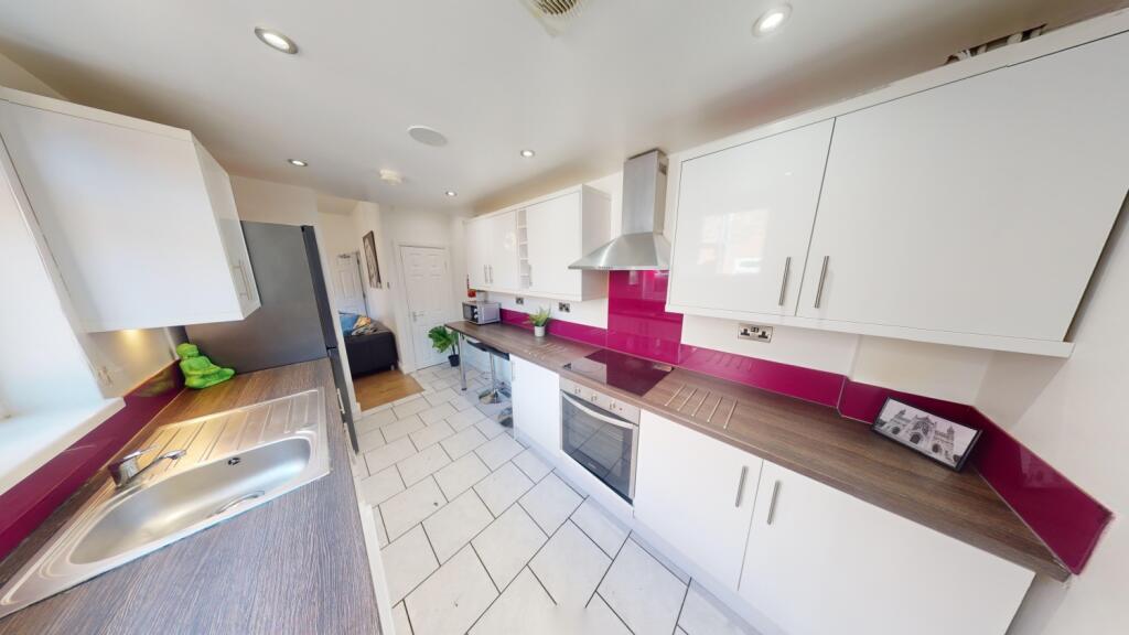 5 bed Mid Terraced House for rent in Nottingham. From Oak Student Letts 5 bed Mid Terraced House for rent in Nottingham. From Oak Student Letts